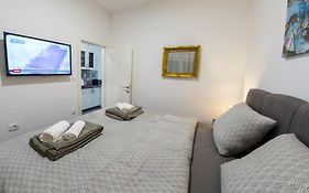 Cozy Apartment In Old Town - With Parking